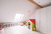 DG Kinderzimmer mit Dachflächenfenster - Großzügiges Reihenmittelhaus zum Wohlfühlen in familienfreundlicher ruhiger Wohnlage